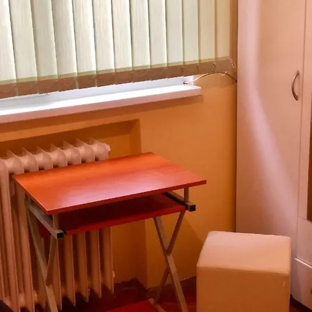 Spacious Top Central 2 Bedroom Apartment