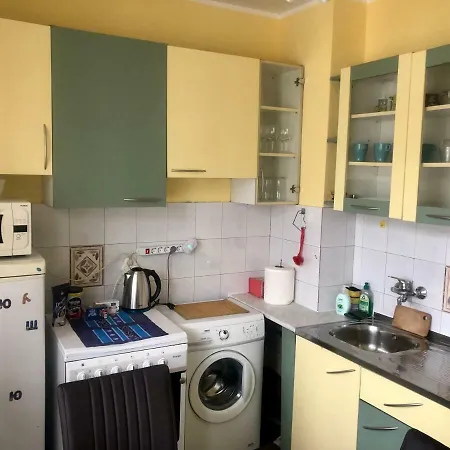 Spacious Top Central 2 Bedroom *