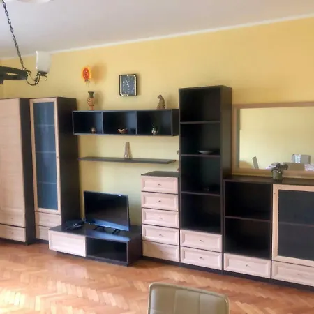 Apartment Spacious Top Central 2 Bedroom *